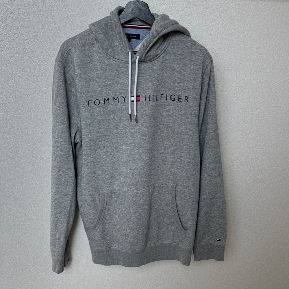 Tommy Hilfiger Men’s Heather Gray Logo Hoodie, Adjustable Drawstring, size Large